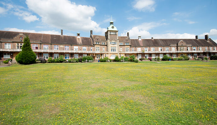 Mount Vernon Cancer Centre building